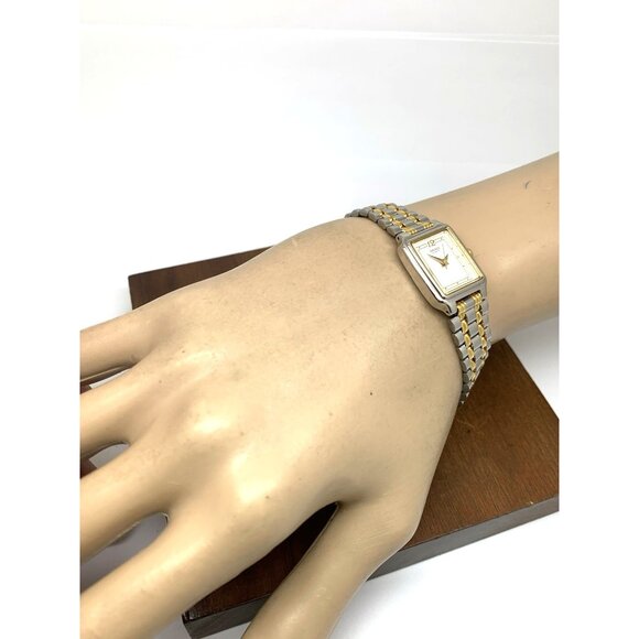 Seiko Women's Watch V401-5129 Quartz Petite Tank Rectangle White Dial Two Tone - Picture 5 of 12